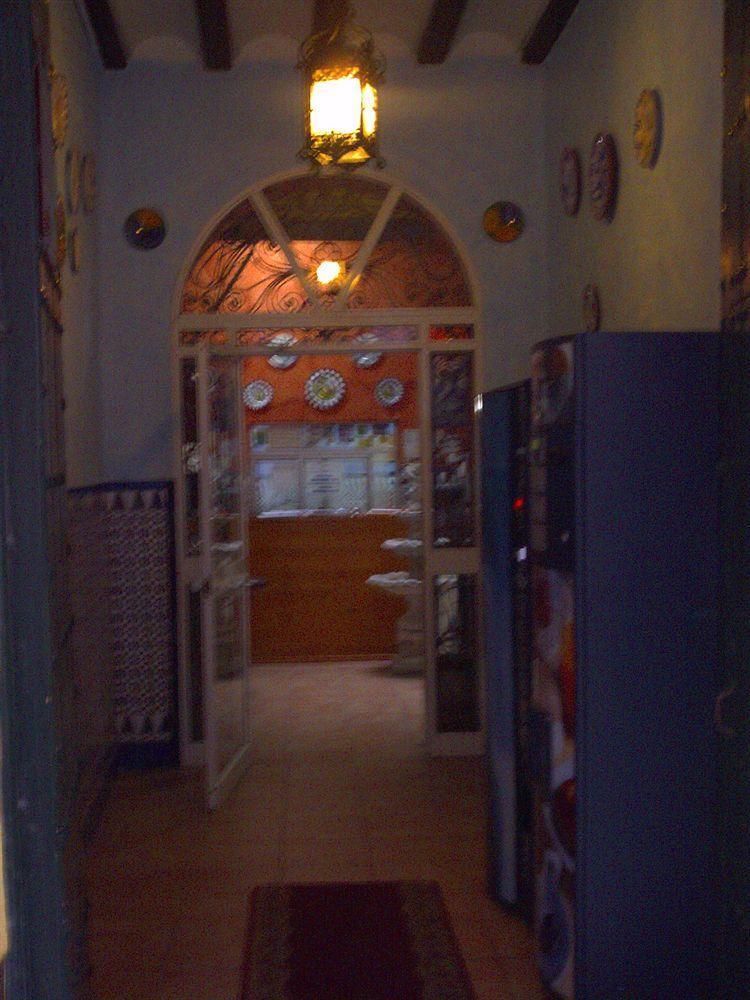 Hostal Lis Sevilla Bagian luar foto