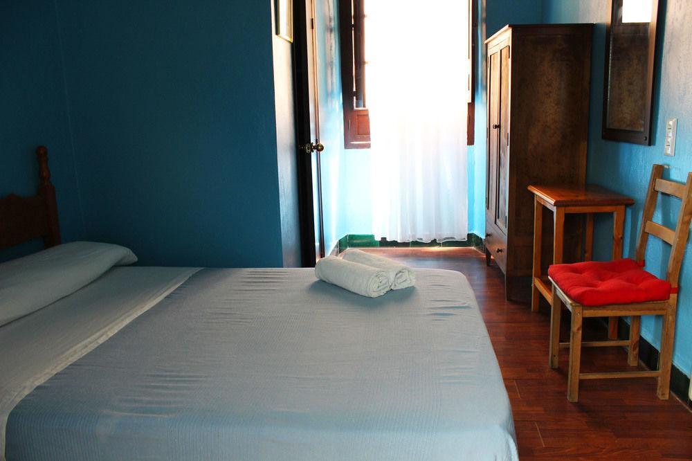 Hostal Lis Sevilla Bagian luar foto