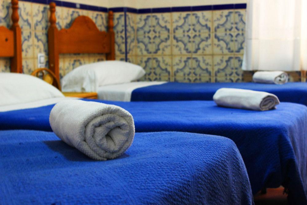 Hostal Lis Sevilla Bagian luar foto