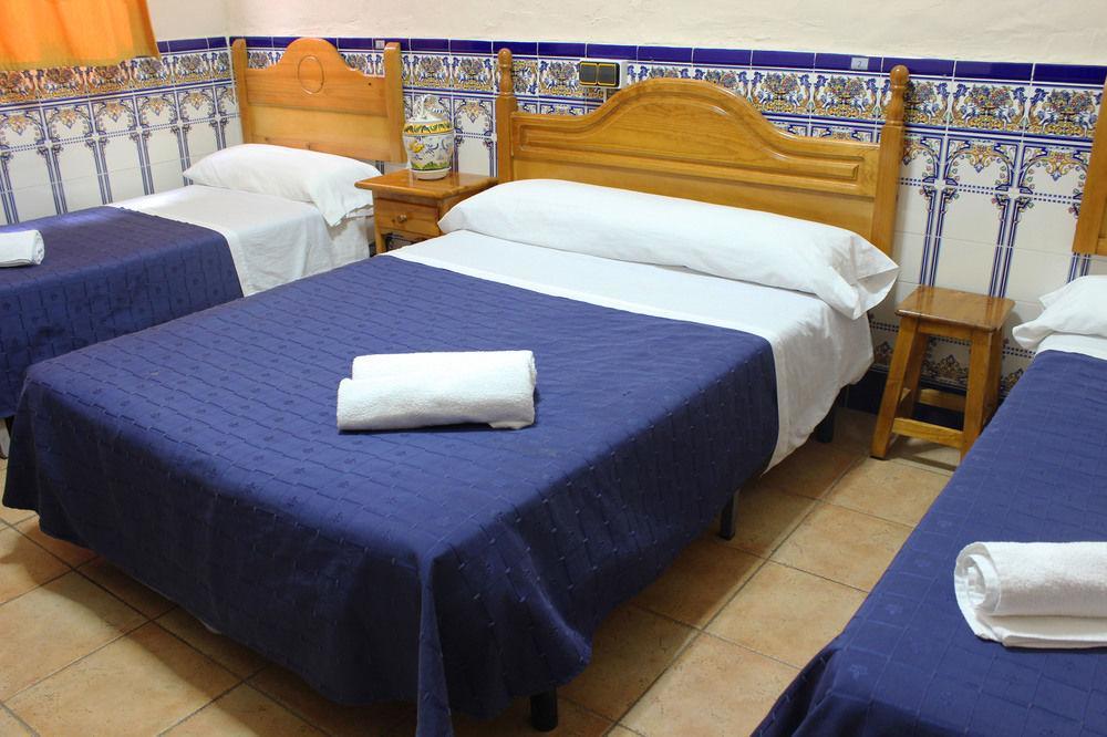 Hostal Lis Sevilla Bagian luar foto