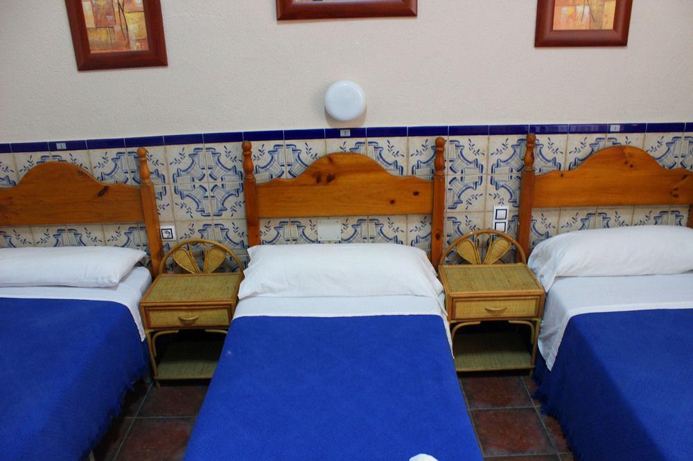 Hostal Lis Sevilla Bagian luar foto