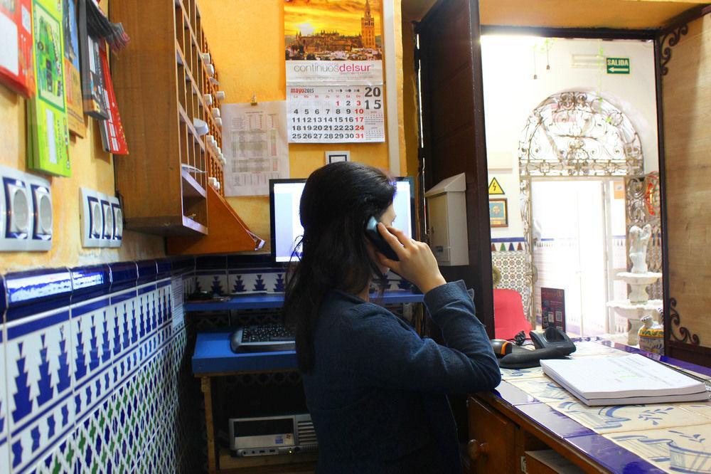 Hostal Lis Sevilla Bagian luar foto