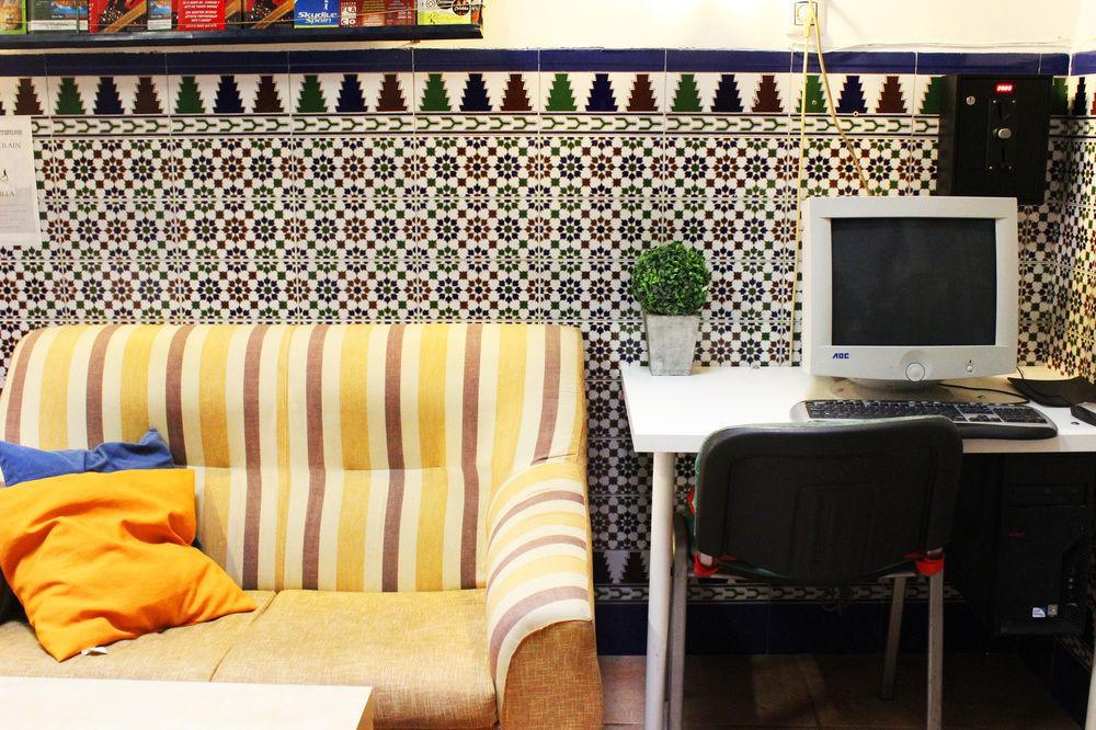 Hostal Lis Sevilla Bagian luar foto