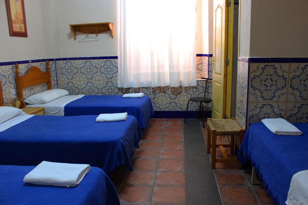 Hostal Lis Sevilla Bagian luar foto