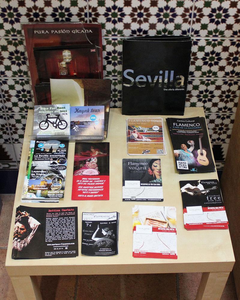 Hostal Lis Sevilla Bagian luar foto