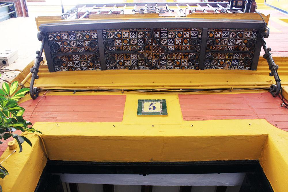 Hostal Lis Sevilla Bagian luar foto