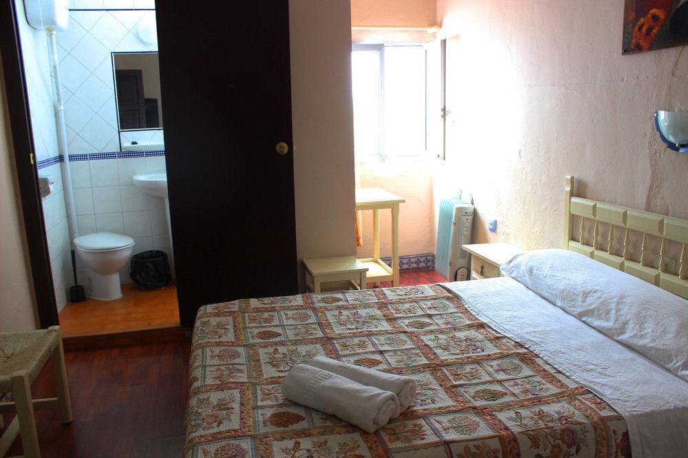 Hostal Lis Sevilla Bagian luar foto