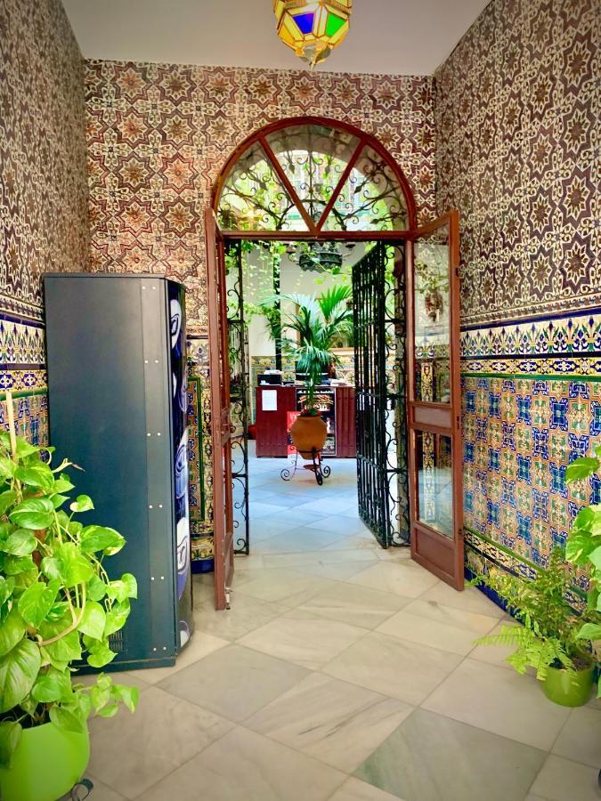 Hostal Lis Sevilla Bagian luar foto