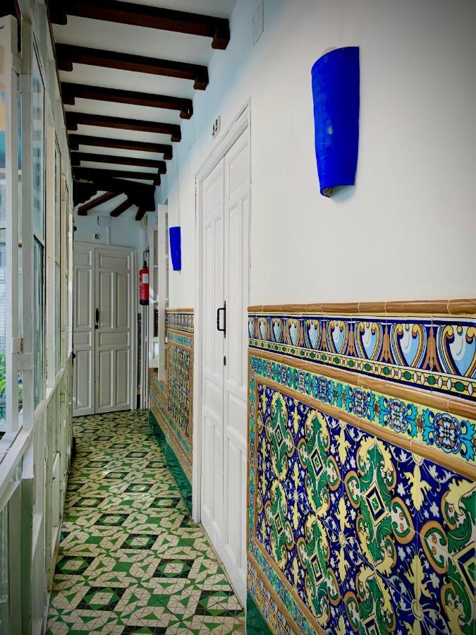 Hostal Lis Sevilla Bagian luar foto