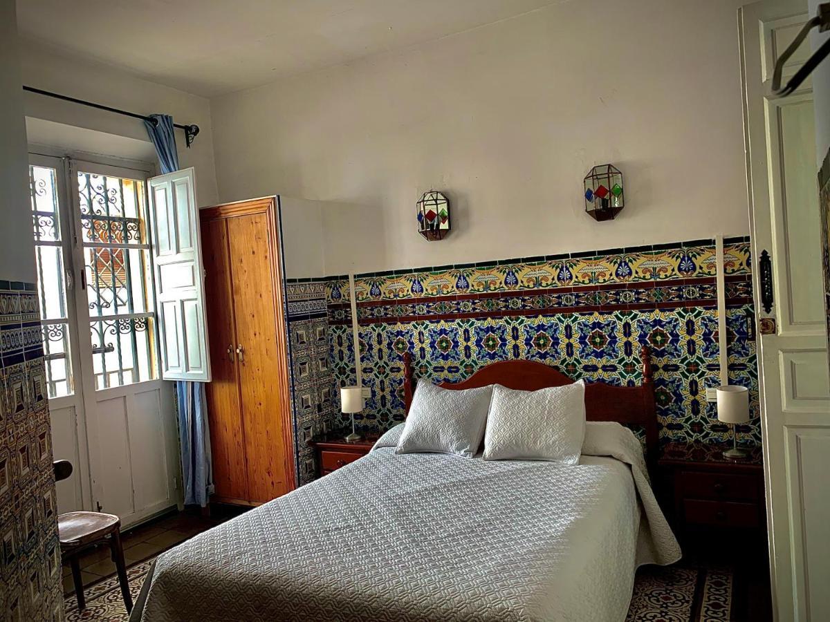 Hostal Lis Sevilla Bagian luar foto