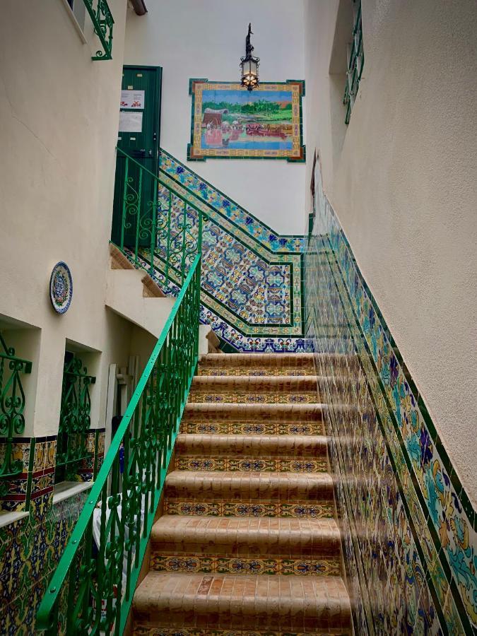 Hostal Lis Sevilla Bagian luar foto