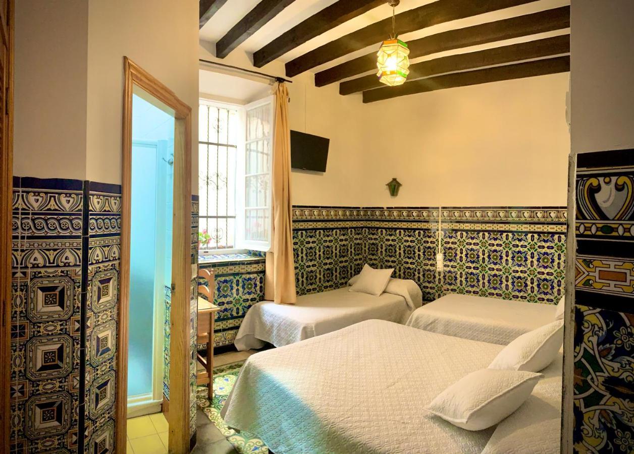 Hostal Lis Sevilla Bagian luar foto